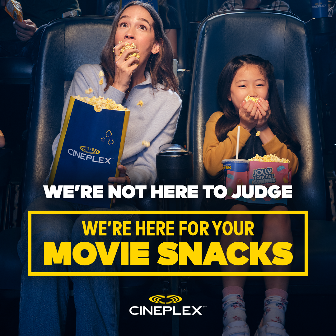 Social_Static_1x1_Mom_Daughter_Popcorn Social_Static_1x1_Mom_Daughter_Popcorn